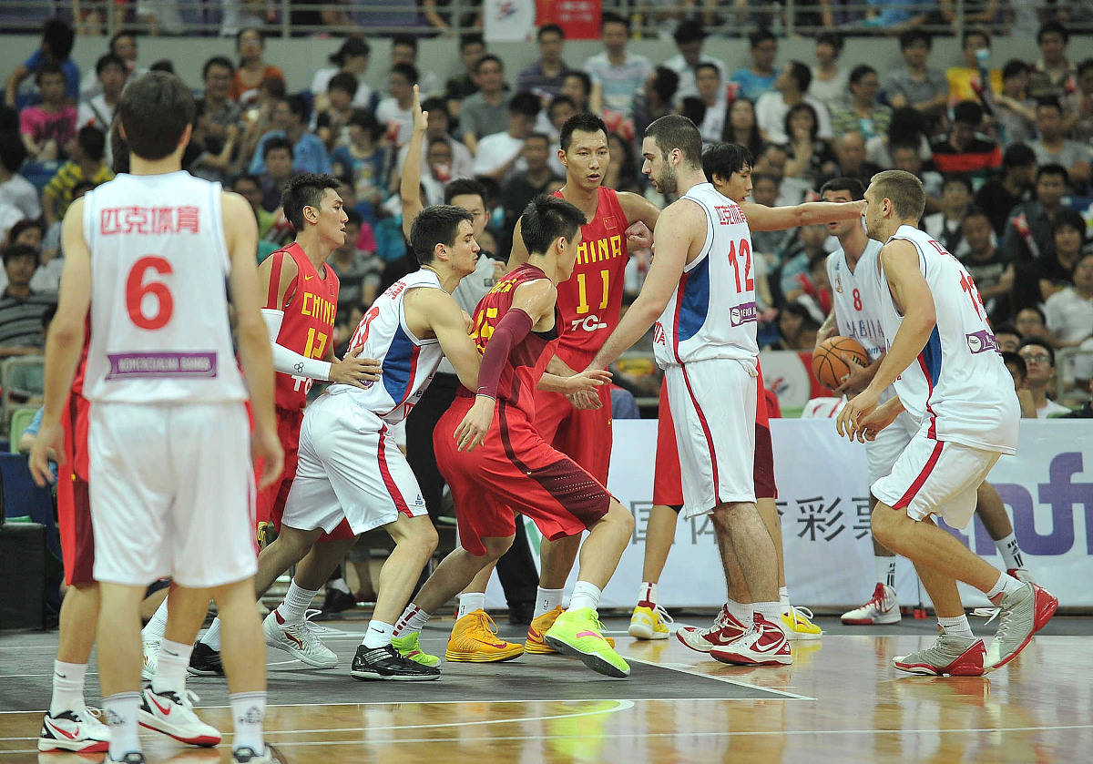 勇士B队轻取西班牙男篮，布拉德利三分雨点燃全场