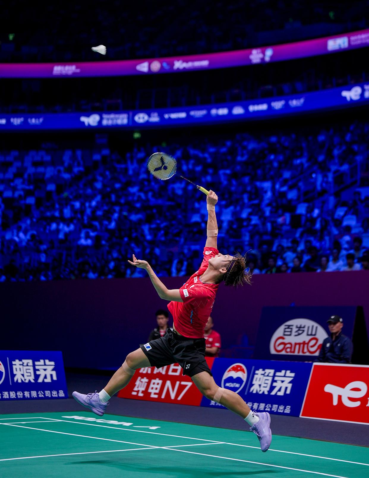 中国羽毛球队险胜日本羽毛球队，戴资颖三分雨点燃全场
