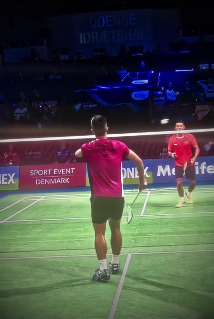 日本羽毛球队绝杀印尼羽毛球队,林丹三分雨点燃全场 日本羽毛球队绝杀印尼羽毛球队,林丹三分雨点燃全场