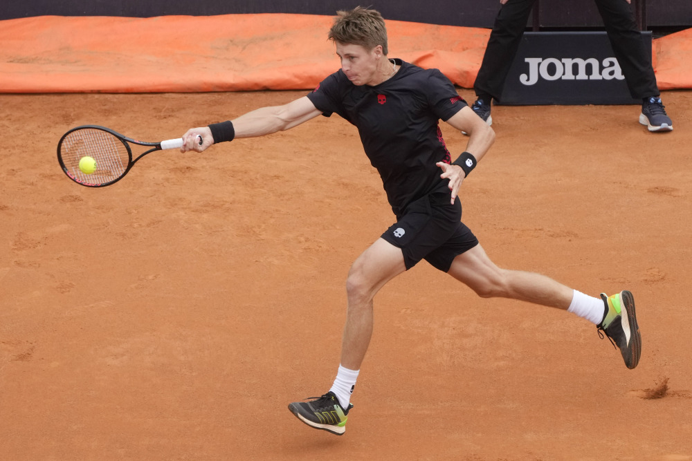 西班牙网球队险胜英国网球队,瓦林卡送出助攻 西班牙网球队险胜英国网球队,瓦林卡送出助攻