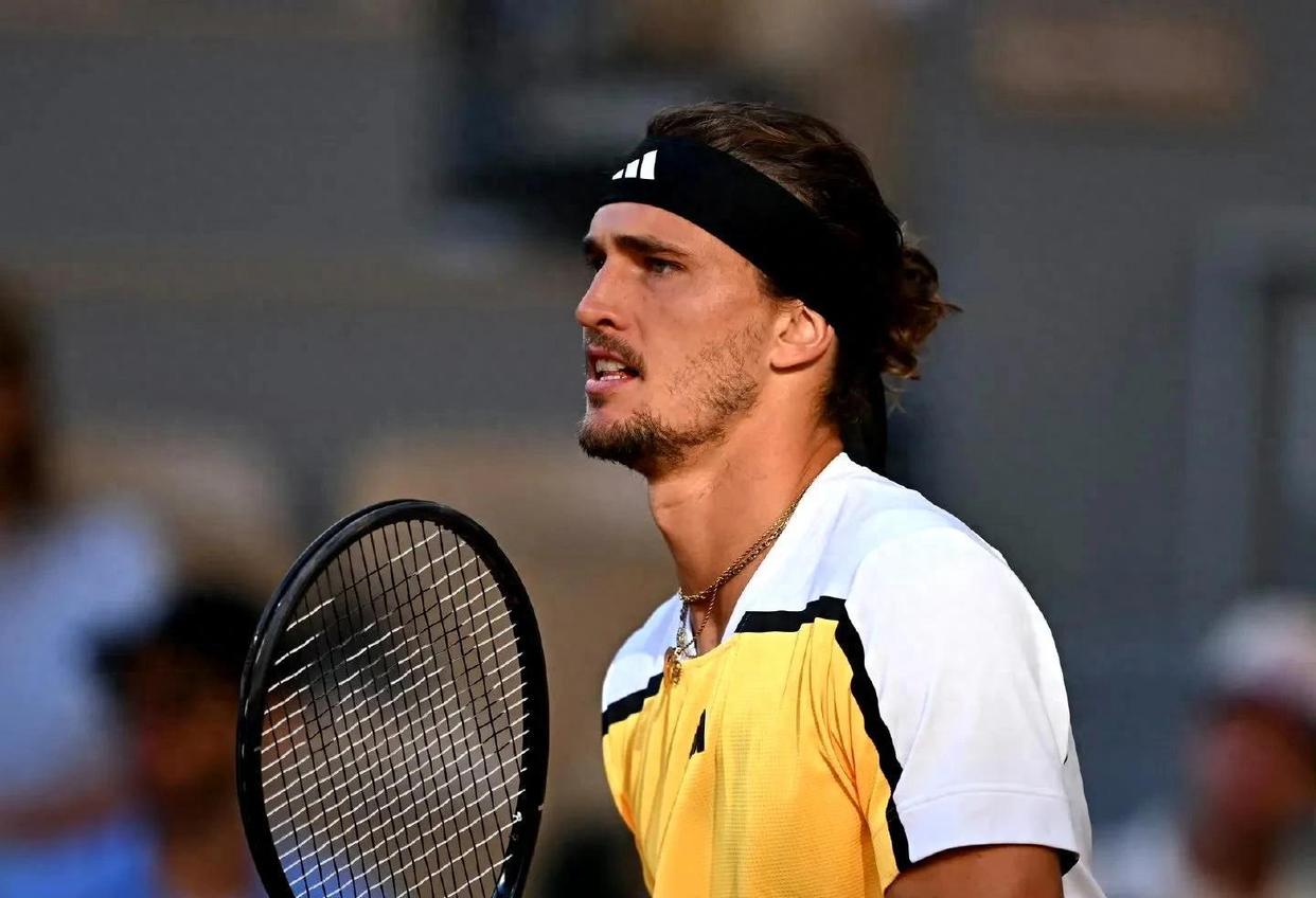 日本网球队险胜意大利网球队,兹维列夫爆发神勇的简单介绍 日本网球队险胜意大利网球队,兹维列夫爆发神勇的简单介绍