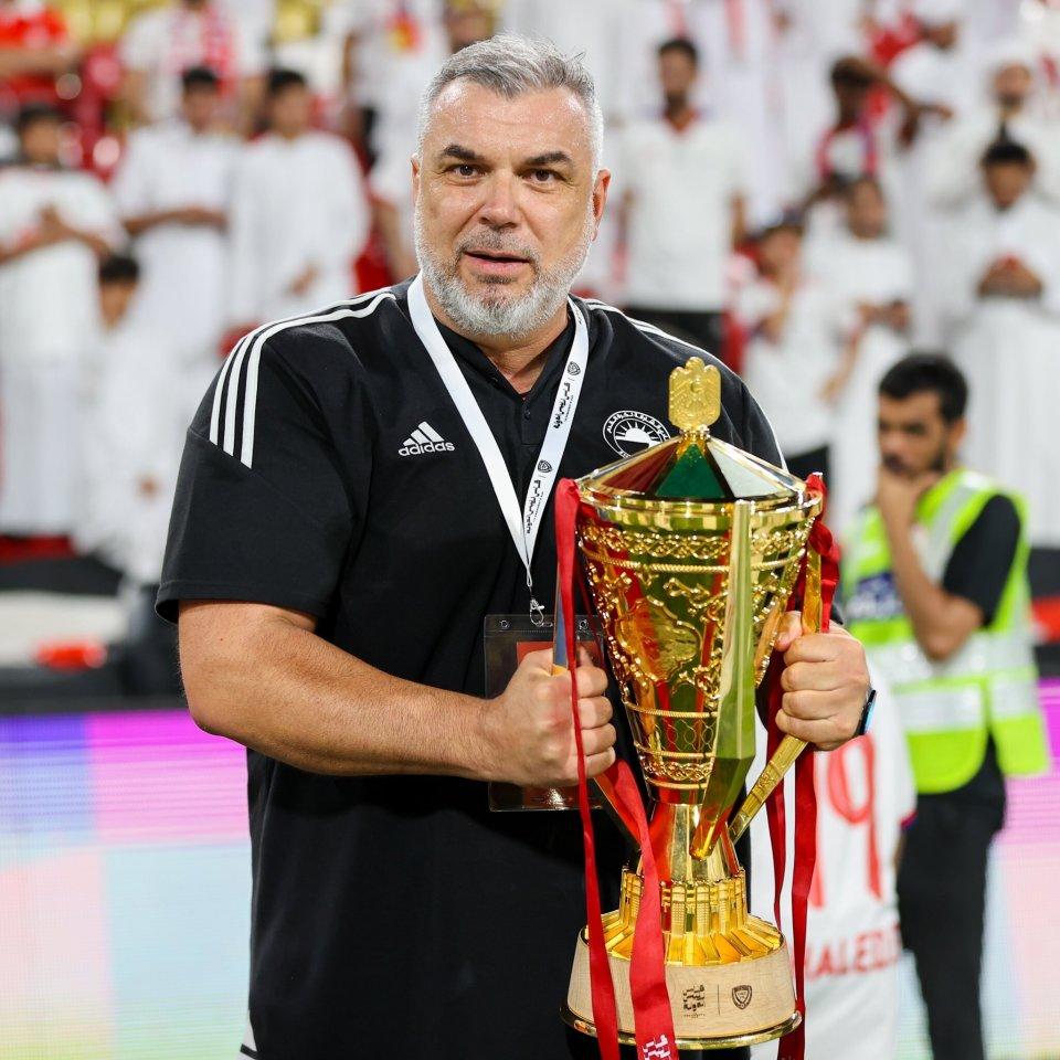 球队主帅被曝未来可能离职，引发猜测和热议