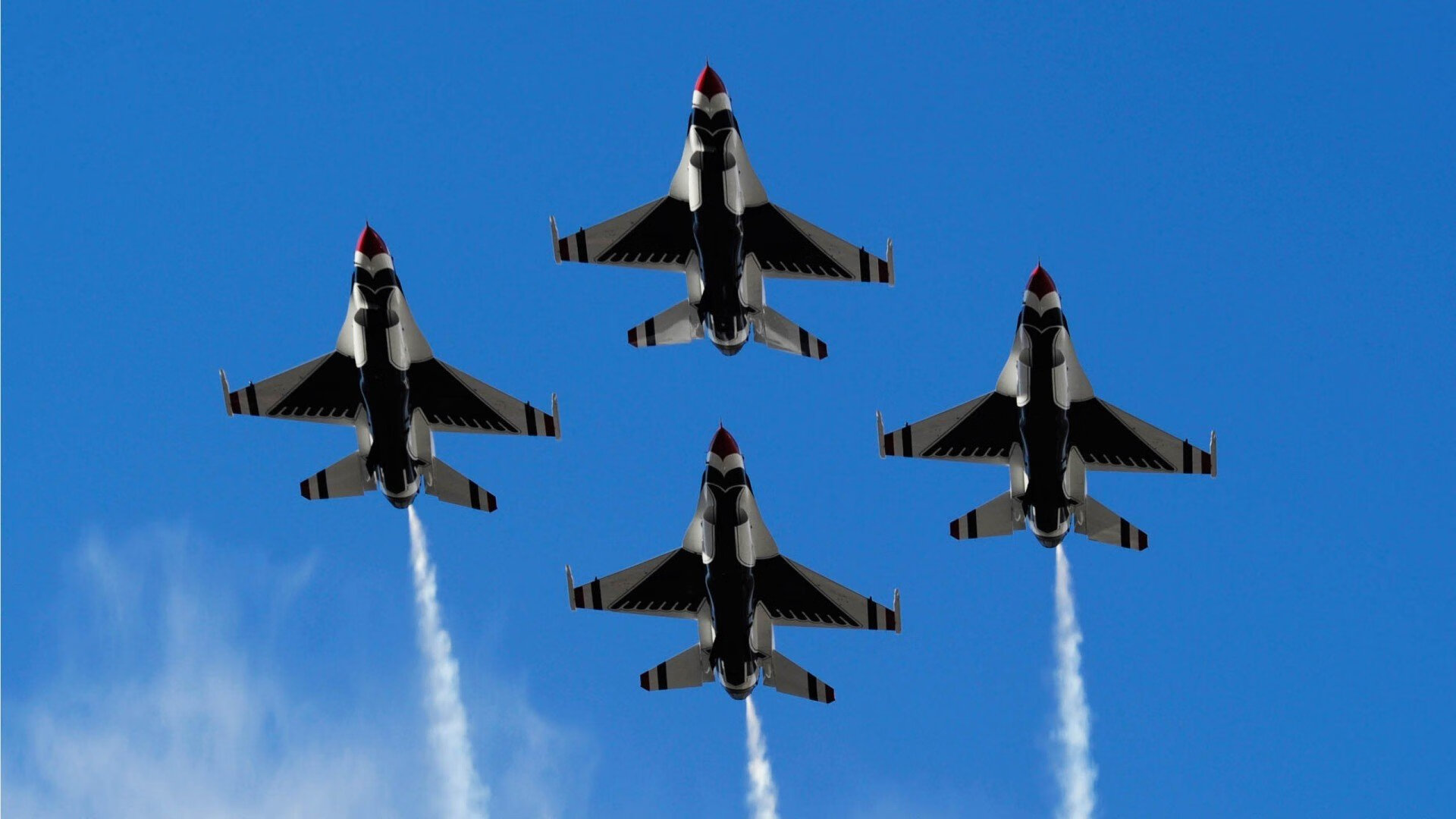 开云体育平台APP-篮球场上的苏亚雷斯时刻，一位足球巨星如何用智慧与韧性，在NBA季后赛之夜锁死MVP